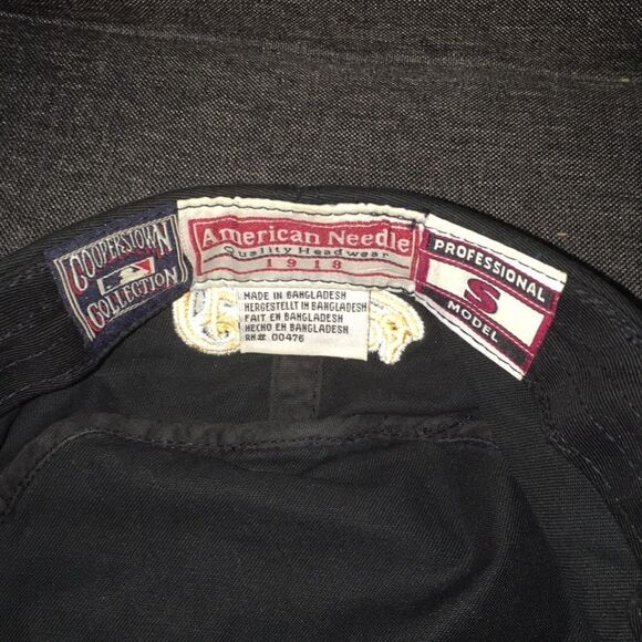 Pittsburgh Pirates black Vintage 1918 Greek style fitted baseball hat cap Small - Picture 3 of 3